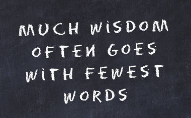 El yazısı bilge motivasyonel alıntı ile siyah kara tahta 