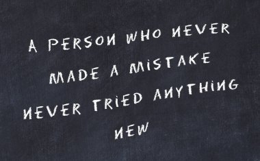 El yazısı bilge motivasyonel alıntı ile siyah kara tahta 