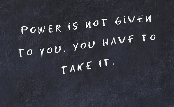 Fekete Chalkboard kézzel írt bölcs motivációs idézet — Stock Fotó
