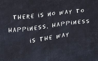 El yazısı bilge motivasyonel alıntı ile siyah kara tahta 