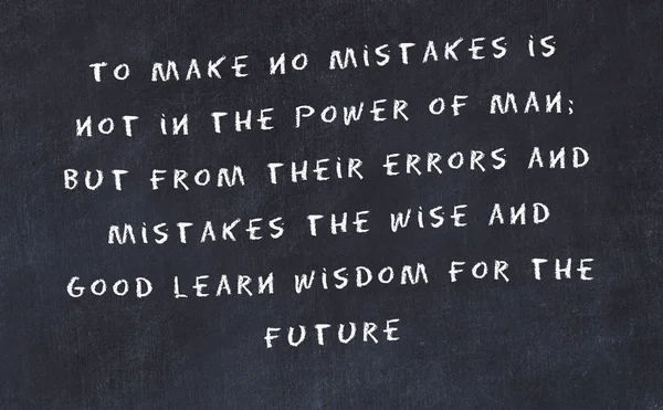 Zwarte schoolbord met handgeschreven verstandig motiverende citaat — Stockfoto
