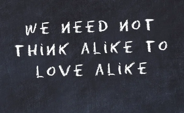 El yazısı bilge motivasyonel alıntı ile siyah kara tahta 