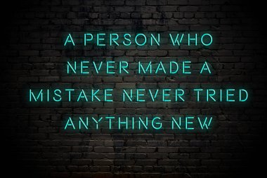 Tuğla duvara karşı olumlu akıllıca motivasyonel alıntı Neon yazıt 