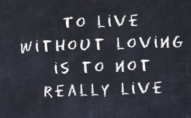 El yazısı bilge motivasyonel alıntı ile siyah kara tahta 