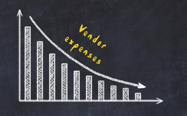 아래쪽 화살표와 비문으로 감소 하는 비즈니스 그래프의 그림과 검은 분필 보드 — 스톡 사진