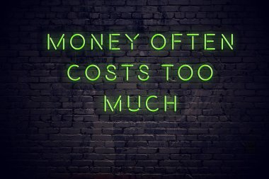 Tuğla duvara karşı pozitif bilge alıntı Neon yazıt 