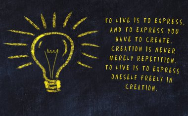 Sanat ve yaratıcılık hakkında ampul ve yazıt tebeşir çizimi