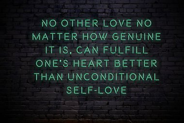 Tuğla duvarda mantıklı alıntı Hafif yazıt