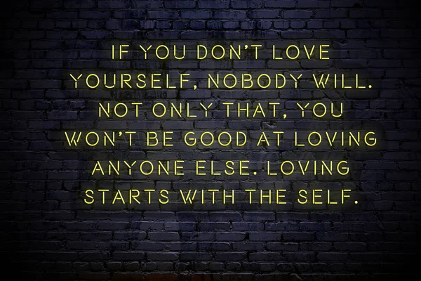 Duvarda olumlu motivasyonel alıntı Neon yazıt