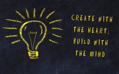 Sanat ve yaratıcılık hakkında ampul ve yazıt tebeşir çizimi
