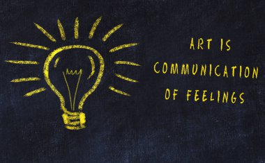 Sanat ve yaratıcılık hakkında ampul ve yazıt tebeşir çizimi