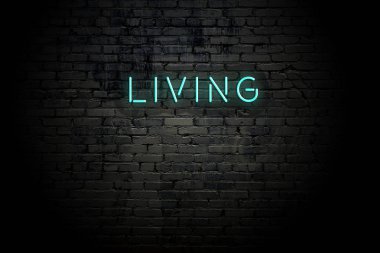 Neon yazıtlı vurgulu tuğla duvar