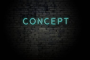 Neon yazıt konsepti ile vurgulanmış tuğla duvar