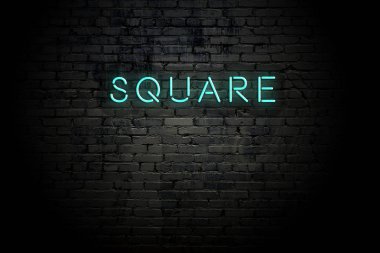 Neon yazıt kare ile vurgulu tuğla duvar