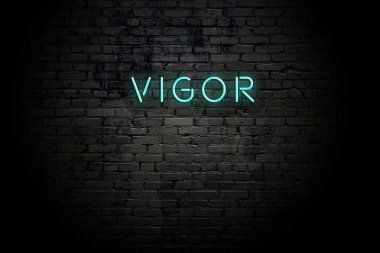 Neon yazıt canlılık ile vurgulanmış tuğla duvar