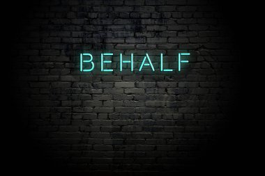 Neon yazıt lı vurgulu tuğla duvar