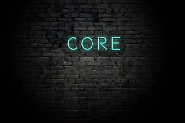 Neon yazıt çekirdekli vurgulu tuğla duvar