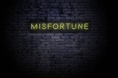 Neon yazıt talihsizlik ile vurgulanmış tuğla duvar