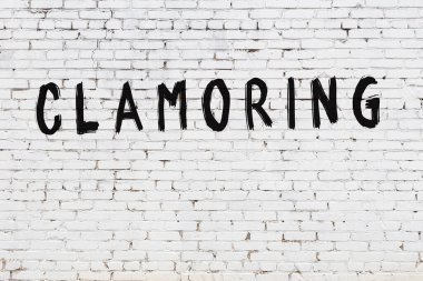 Beyaz tuğla duvarda kelime yaygarası