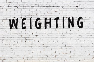 Üzerinde siyah boya olan beyaz duvar.