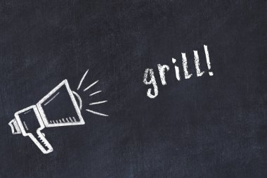 Kara karatahta tebeşir hoparlörü ve yazı ızgarası.