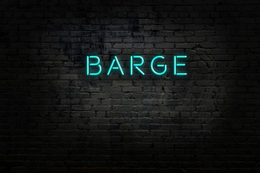 Duvara yazı yazan neon levhası