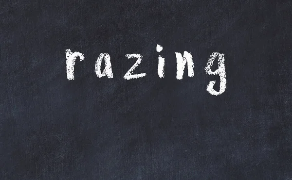 Üzerinde yazı olan siyah karatahta.