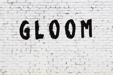 Kelime karanlığı beyaz tuğla duvara boyanmış.