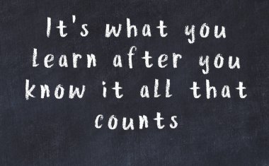 Siyah karatahtaya Tebeşir Bilgisi Yazısı