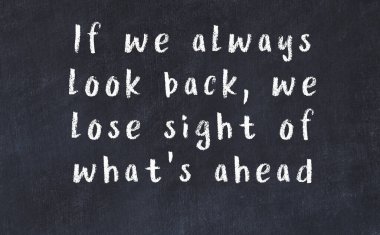 Siyah karatahtaya Tebeşir Bilgisi Yazısı