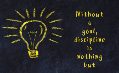 Ampul çizimi ve akıllı alıntıyla siyah karatahta