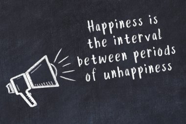 Siyah masaya hoparlör ve motivasyonel alıntının tebeşir çizimi