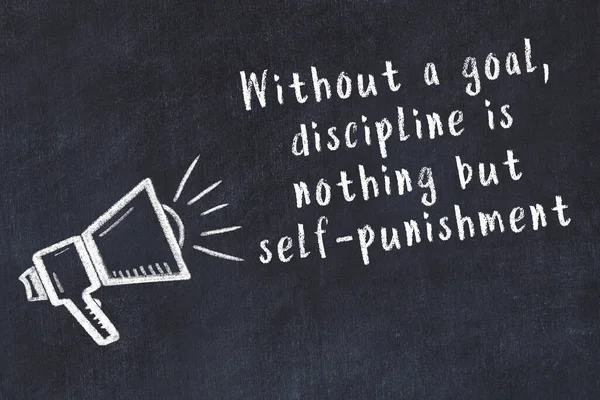 Siyah masaya hoparlör ve motivasyonel alıntının tebeşir çizimi