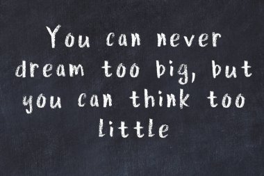 Siyah karatahtaya Tebeşir Bilgisi Yazısı