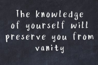 Siyah karatahtaya Tebeşir Bilgisi Yazısı