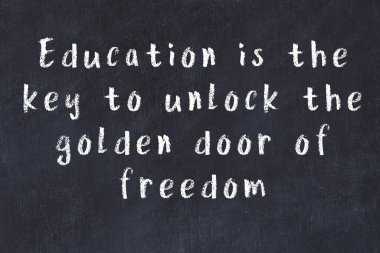 Siyah karatahtaya Tebeşir Bilgisi Yazısı