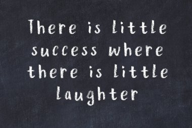 Siyah karatahtaya Tebeşir Bilgisi Yazısı