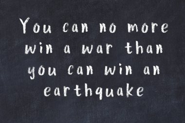 Siyah karatahtaya Tebeşir Bilgisi Yazısı