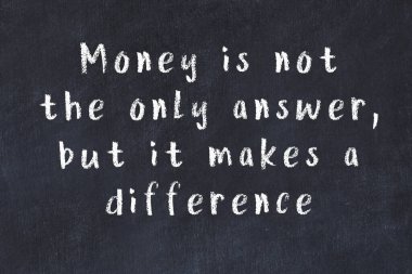 Siyah karatahtaya Tebeşir Bilgisi Yazısı