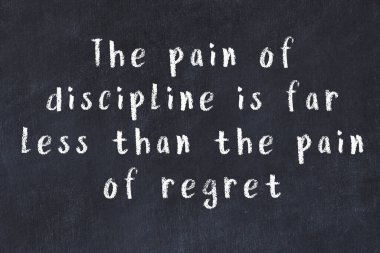 Siyah karatahtaya Tebeşir Bilgisi Yazısı