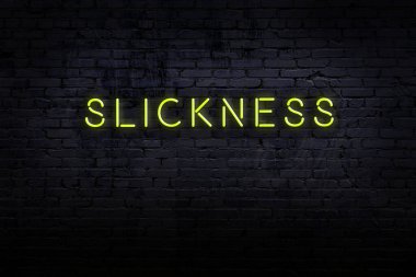 Tuğla duvardaki neon levhanın gece görüşü ve yazıt kayganlığı