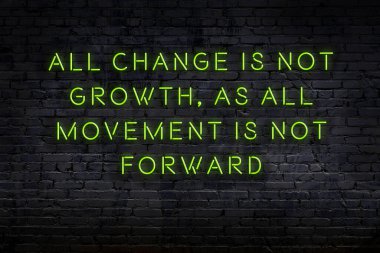 Akıllıca alıntı. Duvara karşı neon yazıtlar