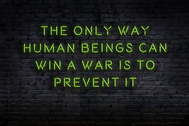 Zekice ve motive edici bir alıntı. Tuğla duvarda neon işareti