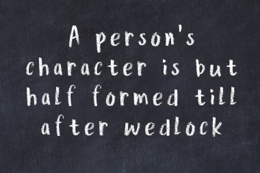 Siyah karatahtaya Tebeşir Bilgisi Yazısı