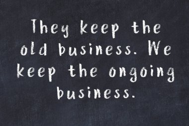 Siyah karatahtaya Tebeşir Bilgisi Yazısı