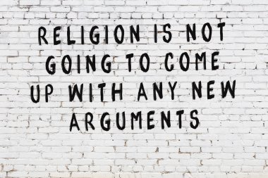 Beyaz tuğla duvar arkaplanına siyah düşünceli bir yazı.