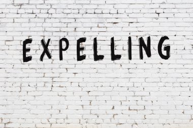 Beyaz tuğla duvara yazı yazma