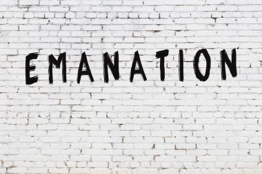 Üzerinde siyah boya lekesi olan beyaz duvar.