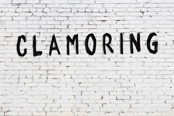 Beyaz tuğla duvara yazı yazma yaygarası