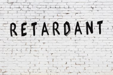 Beyaz tuğla duvara yazıt geciktirici